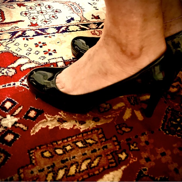 Beautiful Stuart Weitzman Black Patten Leather Pumps, Good Condition-Used-7 1/2M - Picture 1 of 10